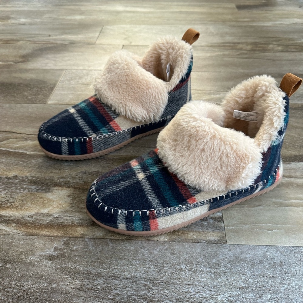 Dearfoams Plaid Slippers with Faux Fur